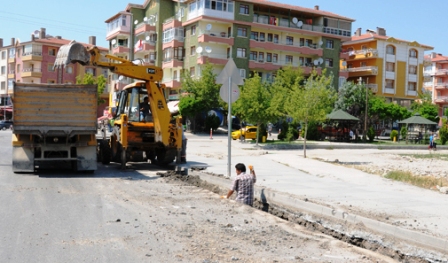 Saray Mahallesinde Elektrik Telleri Yer Altına Alınıyor